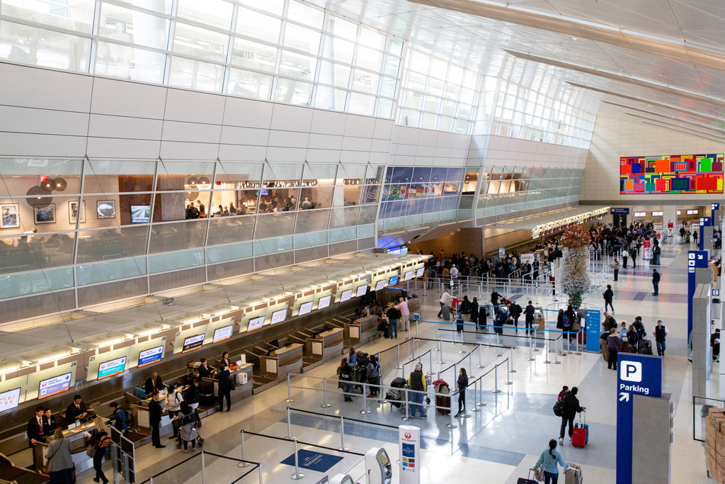 1565195872-DFWAirportGrowth09